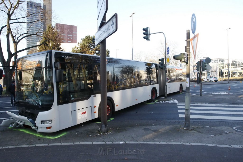 VU KVB Bus PKW Koeln Marienburg Bonnerstr Bayenthalguertel P001.jpg